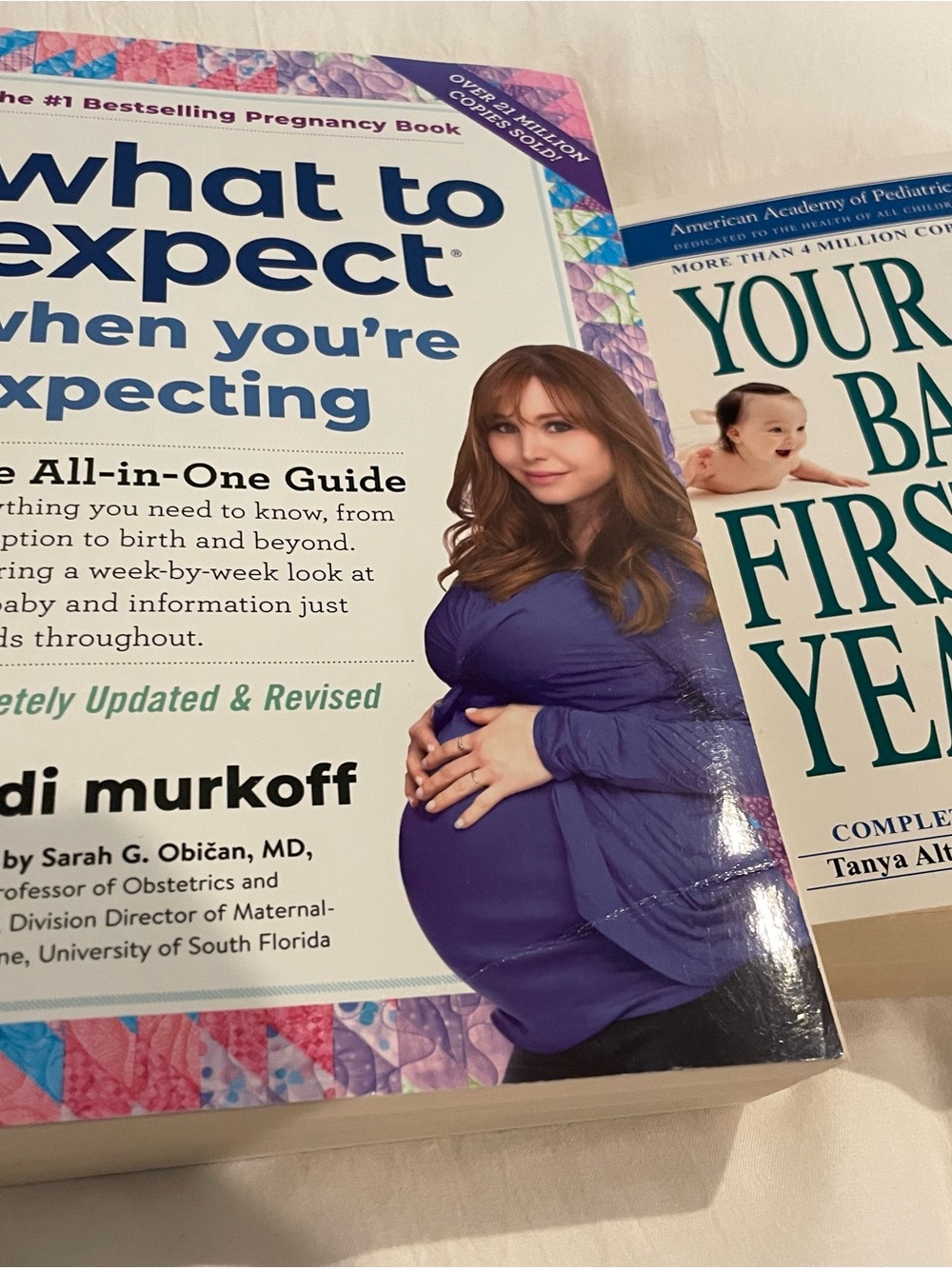 What to Expect When You're Expecting - Blue Pregnancy Guide by